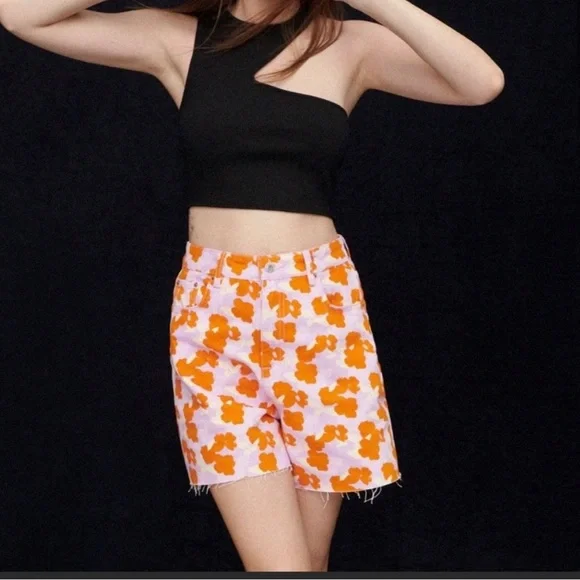 Zara Flower Set - Jacket & Shorts - Picture 2 of 6